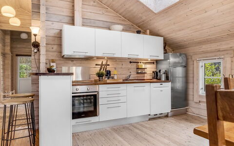 Tanas - 2Km from the Sea: Cocina, Aparato De Cocina, Electrodoméstico, Madera, Piso, Diseño De Interiores, Mostrador, Mueble, Electrodoméstico, Suelos De Madera