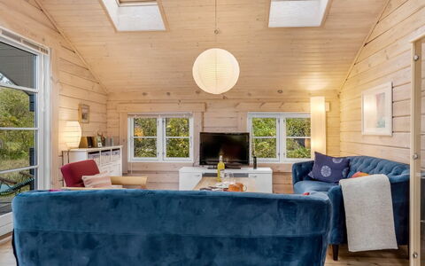 Tanas - 2Km from the Sea: Madera, Diseño De Interiores, Casa, Mueble, Techo, Habitación, Cabaña, Sala, Sofá