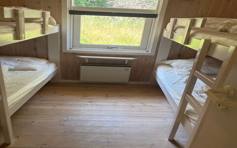 Eldmar - 500M from the Sea: Litera, Madera, Habitación, Cama, Marco De La Cama, Mueble, Suelo, Lecho, Manchas De Madera, Dormitorio