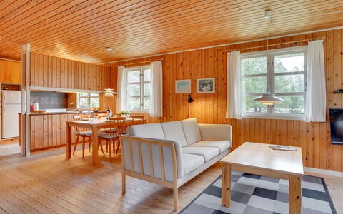 Gizelle - 1.5Km from the Sea: Madera, Diseño De Interiores, Suelo, Piso, Techo, Habitación, Madera Dura, Suelos De Madera, Manchas De Madera, Sala