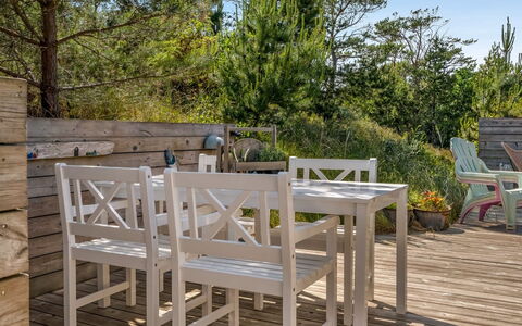 Thorkil - 800M from the Sea: Mueble, Diseño De Interiores, Piso, Madera, Suelo, Techo, Suelos De Madera, Silla, Mesa, Encendiendo