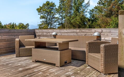 Thorkil - 800M from the Sea: Mueble, Diseño De Interiores, Piso, Madera, Suelo, Techo, Suelos De Madera, Silla, Mesa, Encendiendo