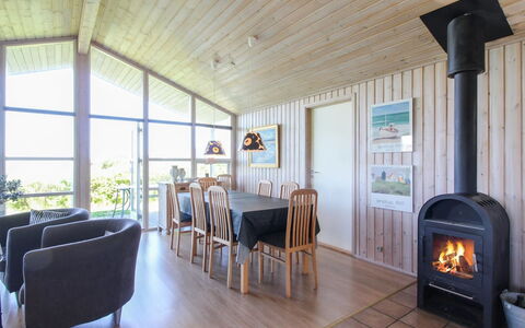 Terttu - 300M from the Sea: Madera, Porche, Puerta, Cabaña, Madera Dura, Techo, Manchas De Madera, Tablón, Cubierta, Diseño