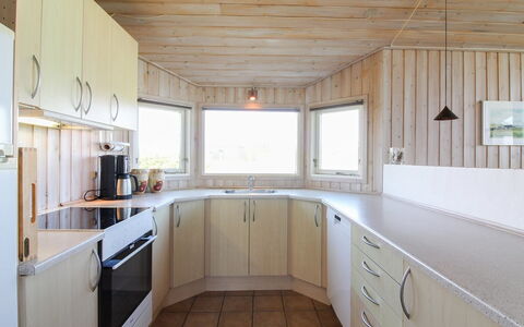 Terttu - 300M from the Sea: Madera, Diseño De Interiores, Techo, Piso, Suelo, Encendiendo, Cocina, Habitación, Gabinetes, Mostrador