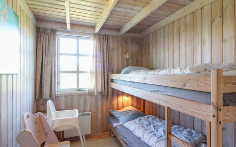 Terttu - 300M from the Sea: Litera, Pared, Madera, Habitación, Diseño De Interiores, Cama, Techo, Suelo, Mueble, Piso