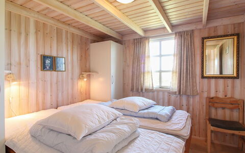 Terttu - 300M from the Sea: Cama, Habitación, Mueble, Pared, Sábana, Madera, Diseño De Interiores, Suelo, Lecho, Piso