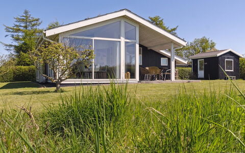 Evamaria - 350M from the Sea: Mueble, Diseño De Interiores, Piso, Madera, Suelo, Techo, Suelos De Madera, Silla, Mesa, Encendiendo