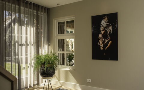 Het Landhuis: Propiedad, Planta, Maceta, Planta De Casa, Edificio, Madera, Marco, Textil, Diseño De Interiores, Encendiendo