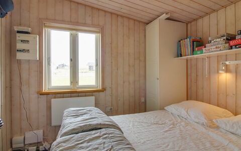 Adi - 75M from the Sea: Mueble, Diseño De Interiores, Silla, Piso, Mesa, Recurso, Suelo, Techo, Habitación, Eco Hotel