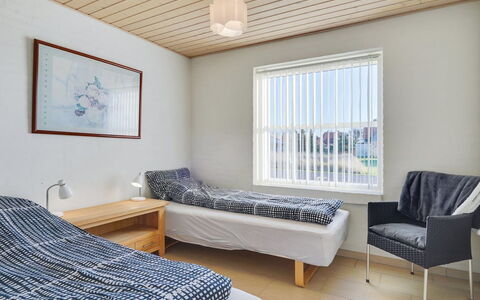 Fengur - 330M from the Sea: Suelo, Pared, Diseño De Interiores, Mueble, Piso, Madera, Habitación, Techo, Cama, Habitación