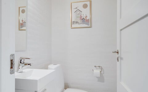Fengur - 330M from the Sea: Pared, Piso, Diseño De Interiores, Suelo, Arreglo De Tubería, Baño, Baño, Casa, Asiento Del Baño, Lavabo