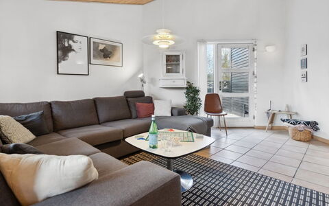Amanda - 30Km from the Sea: Mueble, Diseño De Interiores, Piso, Madera, Suelo, Techo, Suelos De Madera, Silla, Mesa, Encendiendo