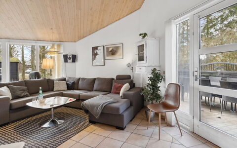 Amanda - 30Km from the Sea: Mueble, Diseño De Interiores, Piso, Madera, Suelo, Techo, Suelos De Madera, Silla, Mesa, Encendiendo