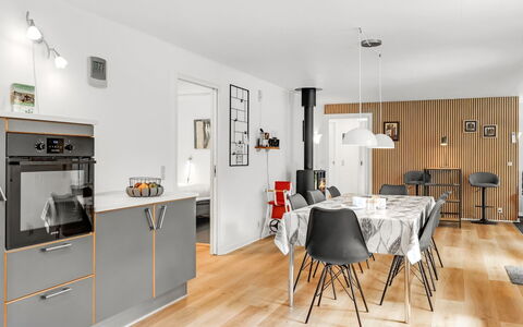 Manderup - 30Km from the Sea: Mueble, Diseño De Interiores, Piso, Madera, Suelo, Techo, Silla, Suelos De Madera, Lámpara, Cocina