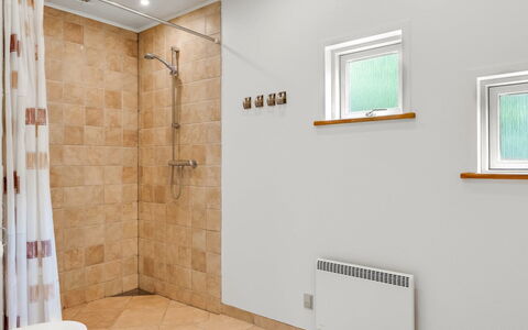 Manderup - 30Km from the Sea: Piso, Pared, Suelo, Diseño De Interiores, Techo, Encendiendo, Arreglo De Tubería, Habitación, Baño, Plomería