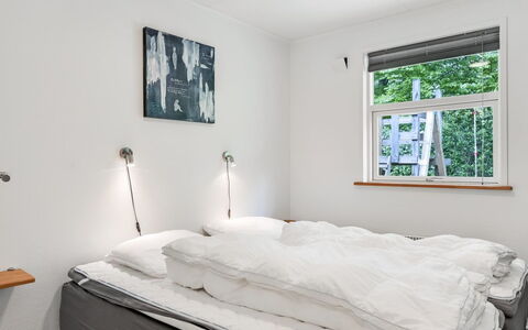 Manderup - 30Km from the Sea: Cama, Habitación, Madera, Diseño De Interiores, Sábana, Lecho, Mueble, Techo, Suelo, Piso