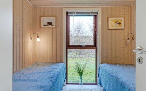 Swarte - 30Km from the Sea: Madera, Habitación, Techo, Piso, Suelo, Diseño De Interiores, Cama, Habitación, Sábana, Lecho