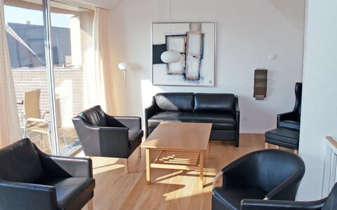 Enna - 2Km from the Sea: Mueble, Diseño De Interiores, Piso, Suelo, Madera, Silla, Sala, Habitación, Sofá, Club Silla