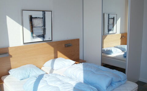 Enna - 2Km from the Sea: Cama, Habitación, Sábana, Lecho, Mueble, Madera, Diseño De Interiores, Suelo, Piso, Linos