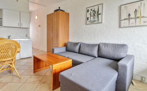 Arian - 500M from the Sea: Techo, Casa, Casa, Cabaña, Puerta, Vía Muerta, Cubierta, Porche, Tablón, Madera Dura