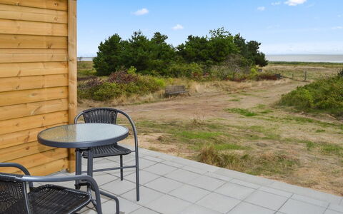 Deetje - 5Km from the Sea: Mueble, Diseño De Interiores, Piso, Madera, Suelo, Techo, Suelos De Madera, Silla, Mesa, Encendiendo