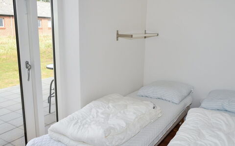 Deetje - 5Km from the Sea: Mueble, Diseño De Interiores, Piso, Madera, Suelo, Techo, Suelos De Madera, Silla, Mesa, Encendiendo