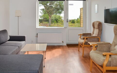 Deetje - 5Km from the Sea: Mueble, Diseño De Interiores, Piso, Madera, Suelo, Techo, Suelos De Madera, Silla, Mesa, Encendiendo
