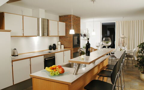 Fanny - 2Km from the Sea: Mueble, Mostrador, Cocina, Diseño De Interiores, Piso, Lámpara, Madera, Gabinetes, Silla, Suelo