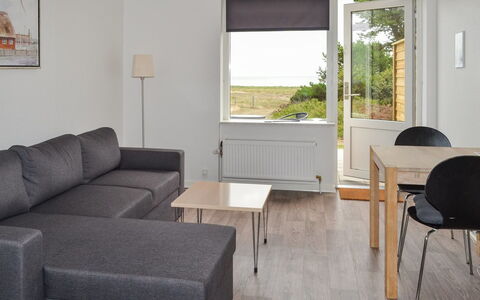 Annicka - 5Km from the Sea: Mueble, Diseño De Interiores, Piso, Madera, Suelo, Techo, Suelos De Madera, Silla, Mesa, Encendiendo