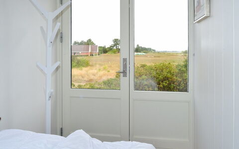 Annicka - 5Km from the Sea: Mueble, Diseño De Interiores, Piso, Madera, Suelo, Techo, Suelos De Madera, Silla, Mesa, Encendiendo