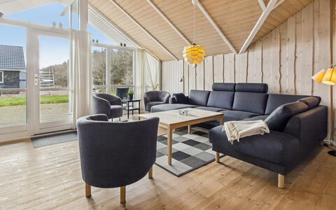 Arnika - 28Km from the Sea: Mueble, Diseño De Interiores, Piso, Madera, Suelo, Techo, Suelos De Madera, Silla, Mesa, Encendiendo