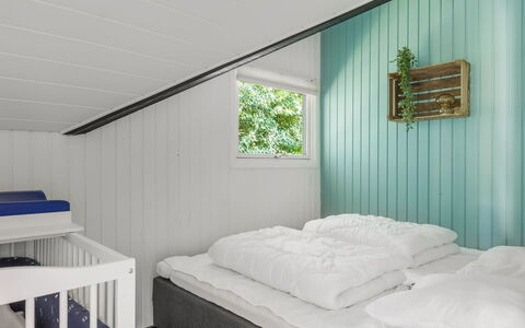 Leonard - 30Km from the Sea: Diseño De Interiores, Madera, Suelo, Habitación, Piso, Techo, Cama, Lecho, Sábana, Habitación