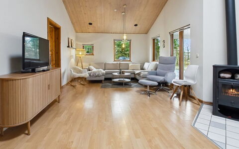 Absalon - 29Km from the Sea: Mueble, Diseño De Interiores, Piso, Madera, Suelo, Techo, Suelos De Madera, Silla, Mesa, Encendiendo