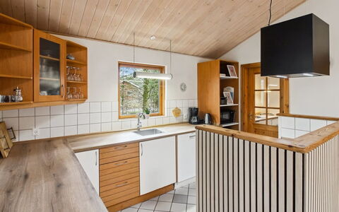 Absalon - 29Km from the Sea: Mueble, Diseño De Interiores, Piso, Madera, Suelo, Techo, Suelos De Madera, Silla, Mesa, Encendiendo