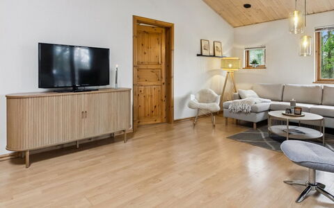 Absalon - 29Km from the Sea: Mueble, Diseño De Interiores, Piso, Madera, Suelo, Techo, Suelos De Madera, Silla, Mesa, Encendiendo