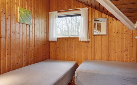 Anninka - 28Km from the Sea: Madera, Piso, Suelo, Techo, Diseño De Interiores, Habitación, Madera Dura, Habitación, Manchas De Madera, Cama