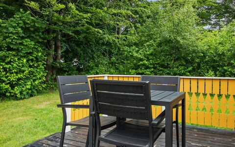 Hejne - 29Km from the Sea: Mueble, Madera, Mueble Para Exteriores, Silla, Madera Dura, Manchas De Madera, Mesa Al Aire Libre, Tablón, Jardín, Sombra