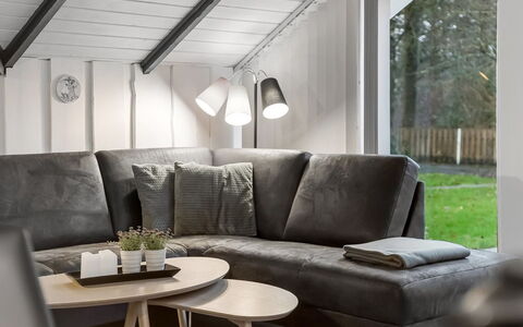 Liljana - 30Km from the Sea: Diseño De Interiores, Mueble, Sala, Planta De Casa, Sofá, Maceta, Arrojar La Almohada, Lámpara, Almohada