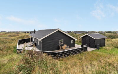 Clarissa - 300M from the Sea
