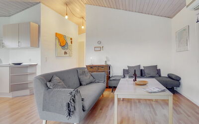 Clarissa - 300M from the Sea