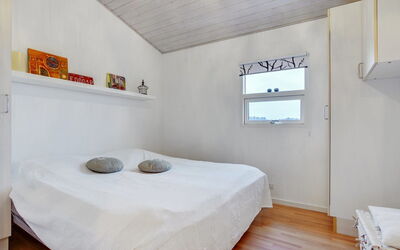 Clarissa - 300M from the Sea