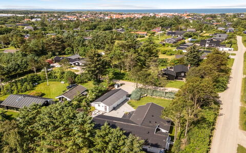 Gunnulf - 750M from the Sea: Barrio Residencial, Barrio, Suburbio, Paisaje, Casa, El Terreno Del Lote, Diseño Urbano, Vista Panorámica, Inmuebles, Fotografía Aérea