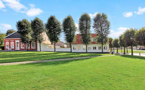 Reeta - 32Km from the Sea: Techo, Casa, El Terreno Del Lote, Casa, Cabaña, Inmuebles, Edificios Del Jardín, Sombra, Cuarto De Troncos, Paisajismo