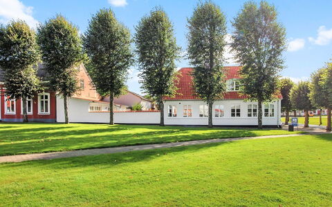 Reeta - 32Km from the Sea: Techo, Casa, El Terreno Del Lote, Casa, Cabaña, Inmuebles, Edificios Del Jardín, Sombra, Cuarto De Troncos, Paisajismo