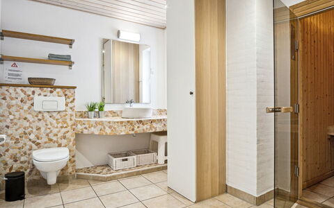 Stefania - 700M from the Sea: Piso, Diseño De Interiores, Suelo, Arreglo De Tubería, Madera, Baño, Techo, Habitación, Lavabo Del Baño, Encendiendo
