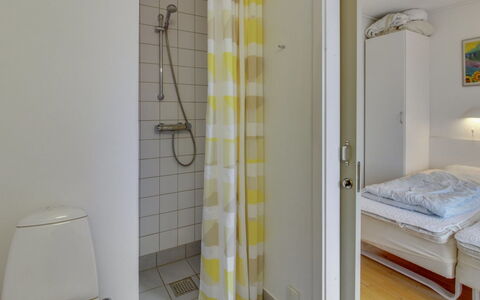 Arngerus: Diseño De Interiores, Cama, Habitación, Suelo, Piso, Mueble, Sábana, Techo, Habitación, Lecho