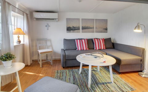 Segut: Mueble, Diseño De Interiores, Silla, Piso, Mesa, Recurso, Suelo, Techo, Habitación, Eco Hotel