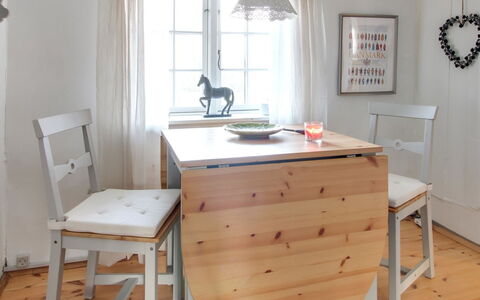 Segut: Mueble, Diseño De Interiores, Silla, Piso, Mesa, Recurso, Suelo, Techo, Habitación, Eco Hotel