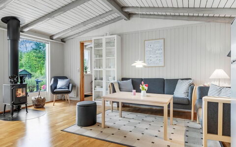 Saima - 25Km from the Sea: Mueble, Diseño De Interiores, Piso, Madera, Suelo, Sofá, Sala, Mesa, Techo, Habitación