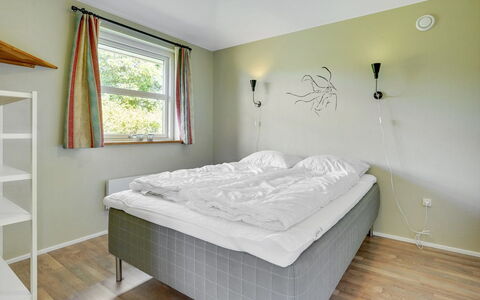 Aletta - 25Km from the Sea: Cama, Diseño De Interiores, Habitación, Pared, Mueble, Suelo, Piso, Lecho, Madera, Techo